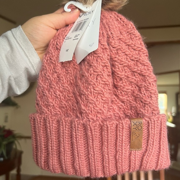 ROXY NEW Blizzard Beanie Cable Knit Pom - Picture 7 of 12